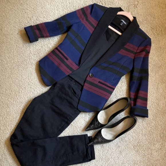 BGBGMaxAzria Color Block Blazer - Picture 3 of 3